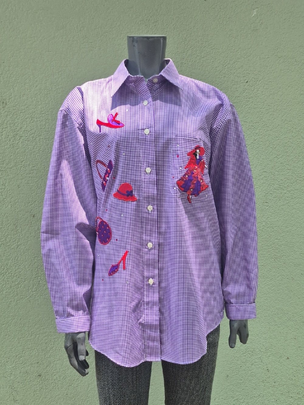 Las Olas (Bangladesh) Embroidered Lady in Red and Purple on Purple Gingham Top